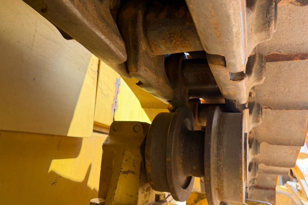 Caterpillar D6T XL -  4