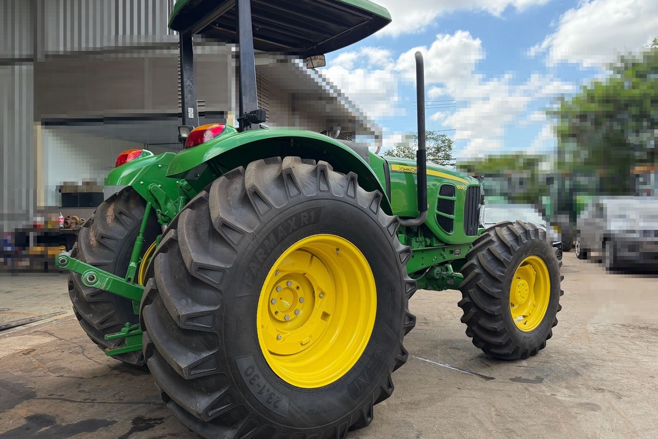John Deere 6125J - 23/23 11