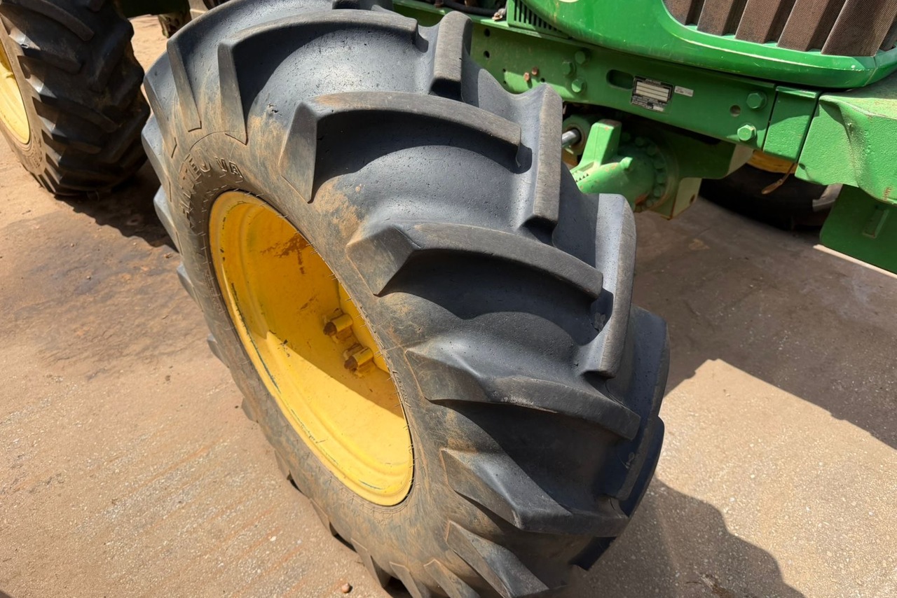 John Deere 6125J -  2