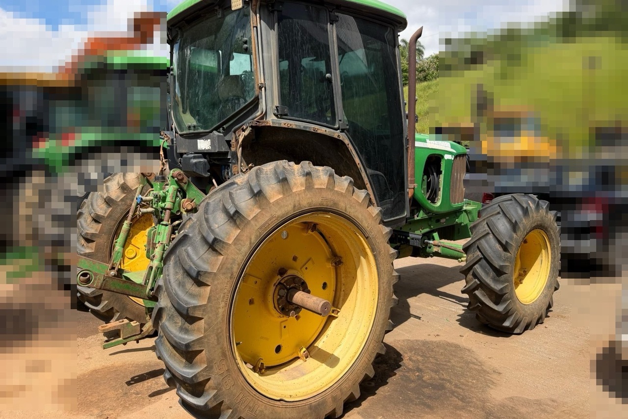 John Deere 6125J -  8