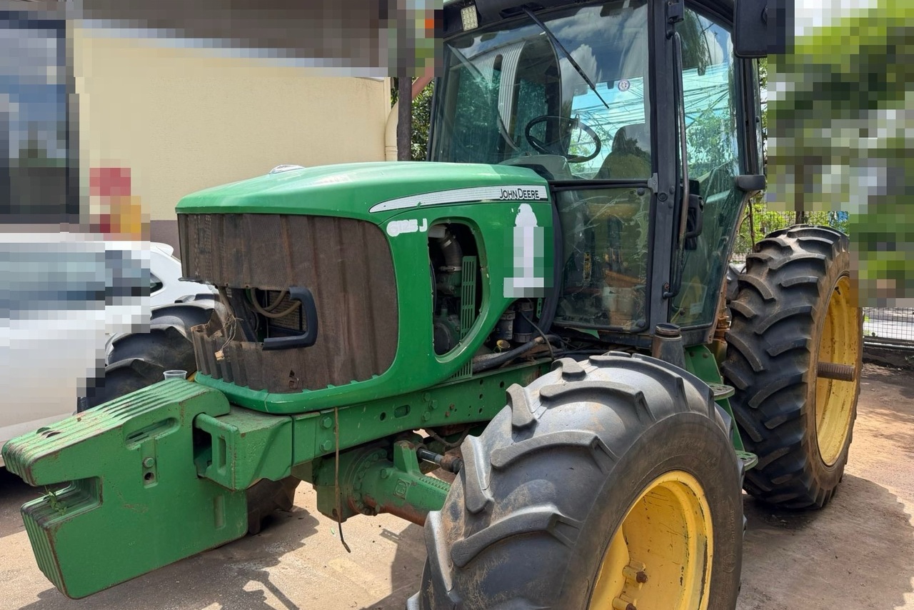 John Deere 6125J -  9