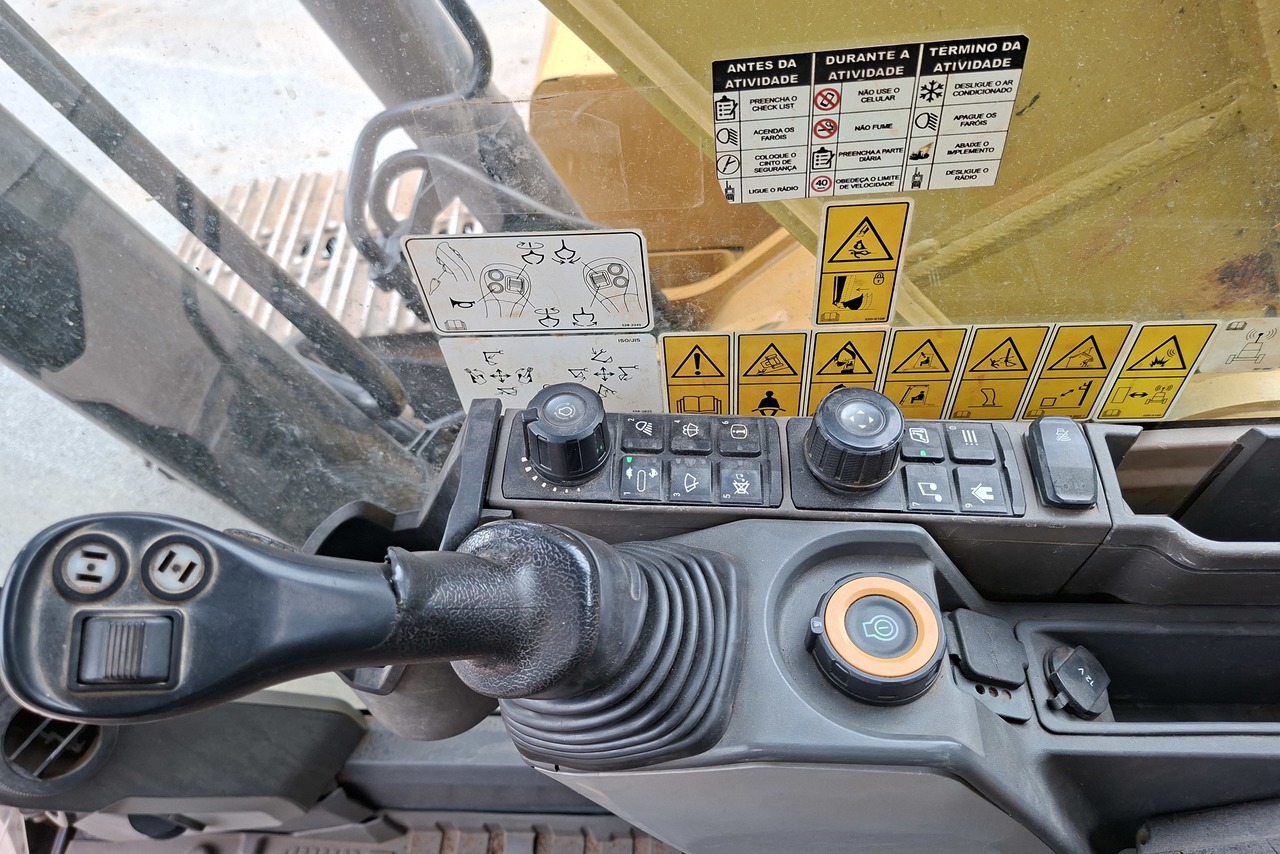 Caterpillar  320 - 18/18 7