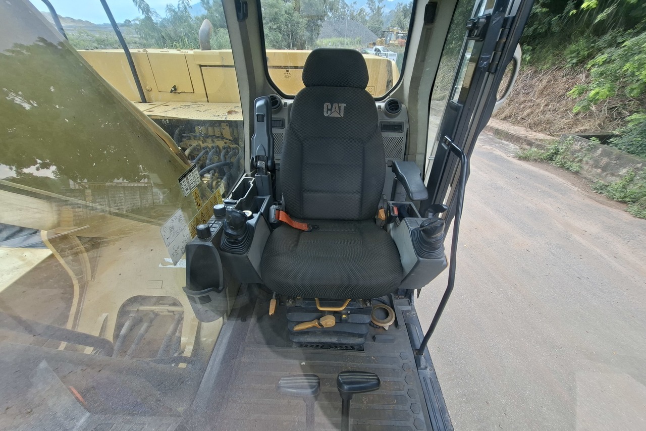 Caterpillar  320 - 18/18 9