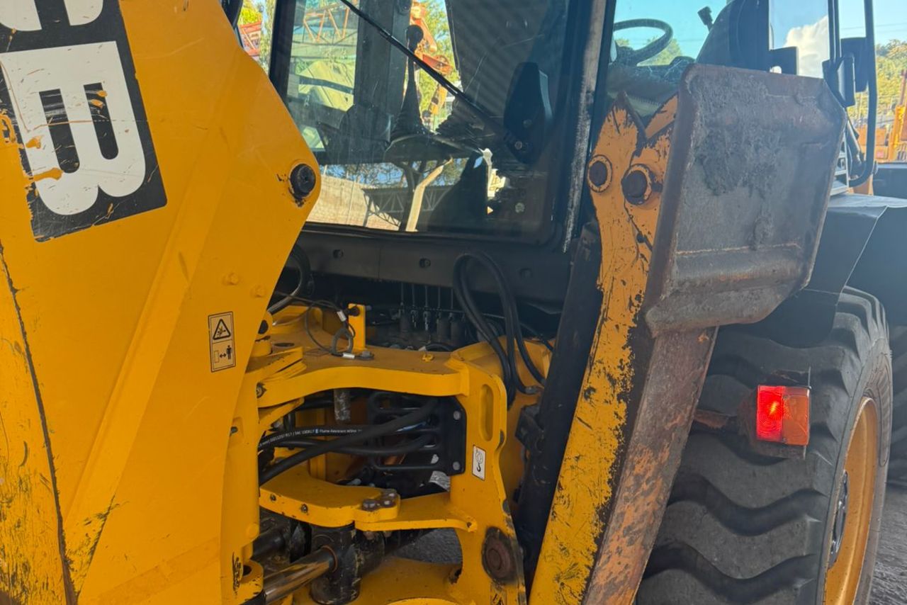 JCB 3CX - 18/18 11