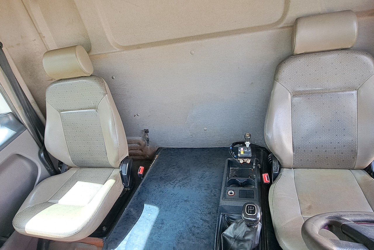 Volkswagen 31-280 E Constel. 6x4 - 15/15 5