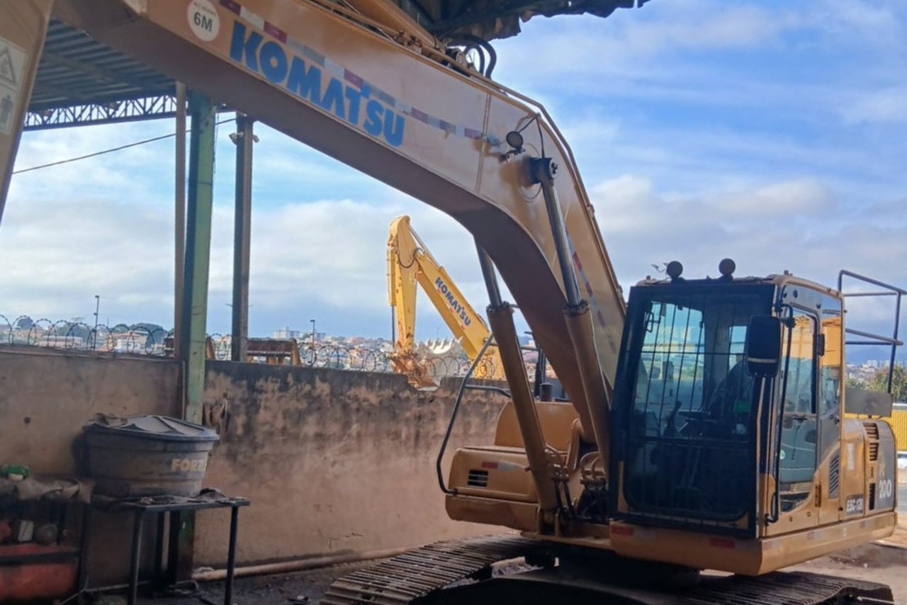 Komatsu PC200 - 12/12 2