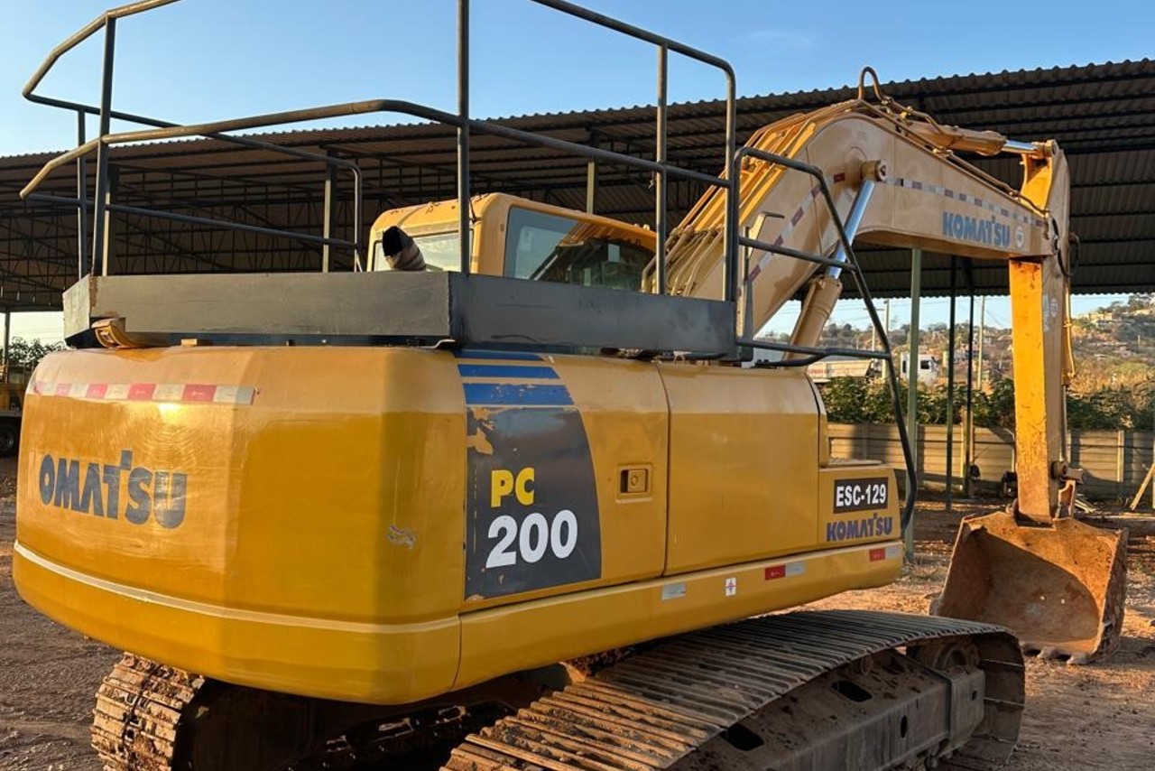Komatsu PC200 - 12/12 4