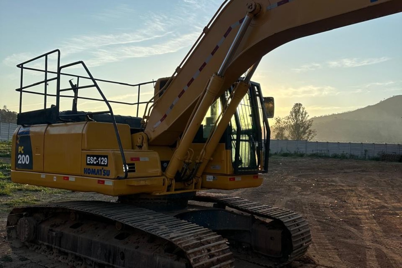 Komatsu PC200 - 12/12 5