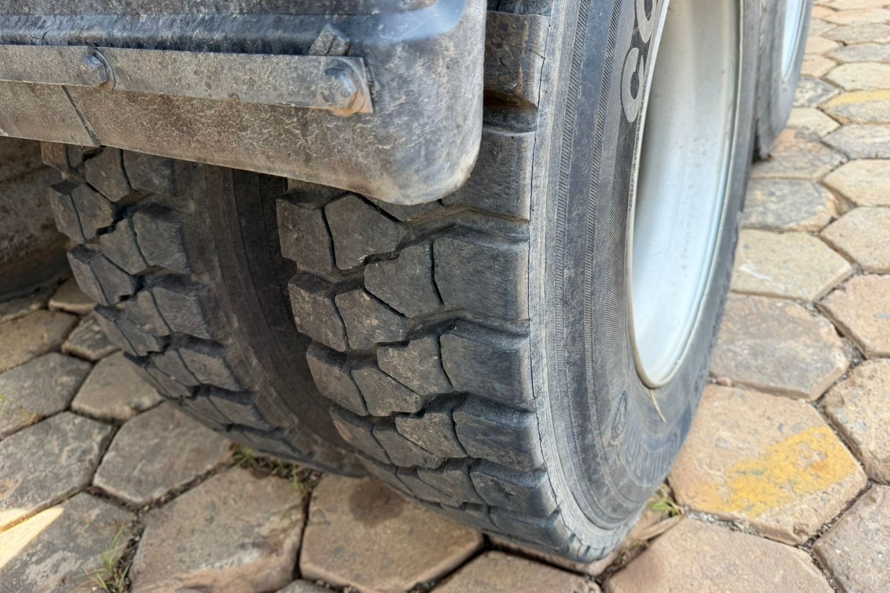 Volkswagen 31-280 E Constel. 6x4 - 12/12 5