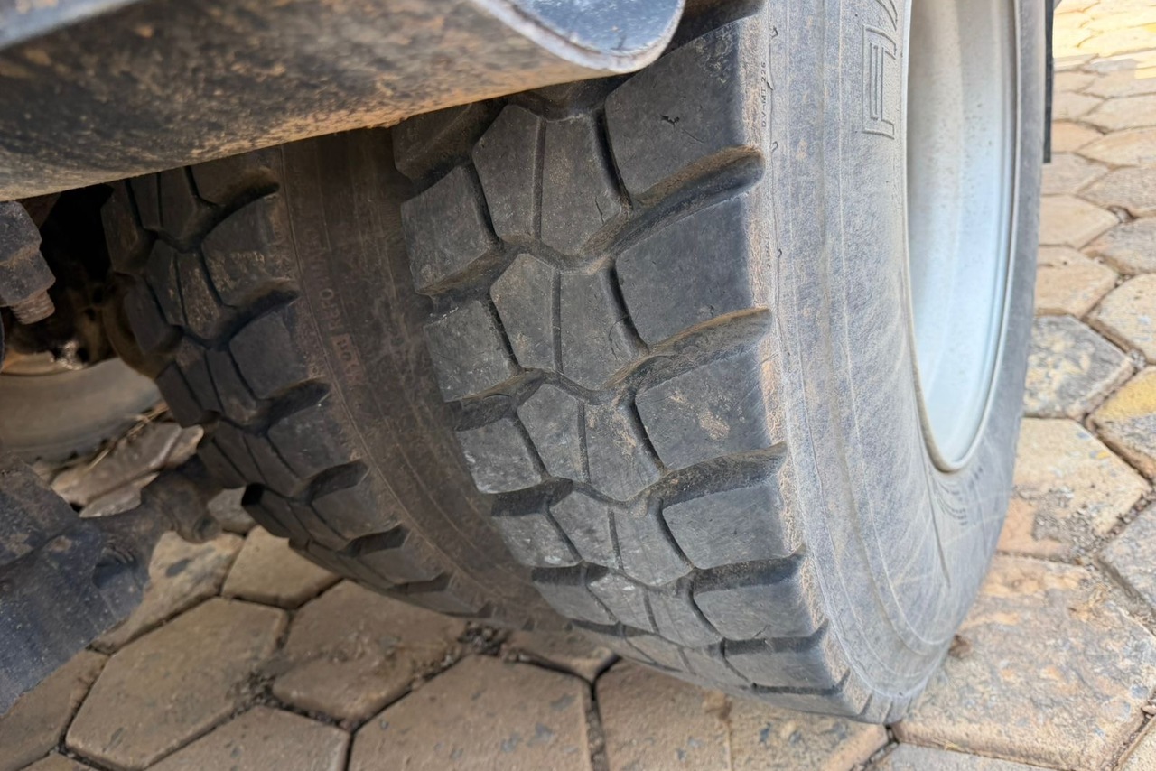 Volkswagen 31-280 E Constel. 6x4 - 12/12 8