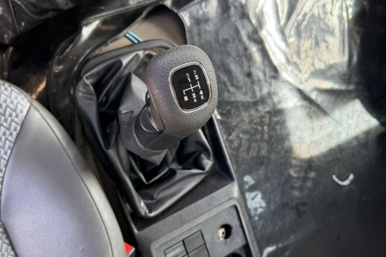 Volkswagen 31-280 E Constel. 6x4 - 12/12 9