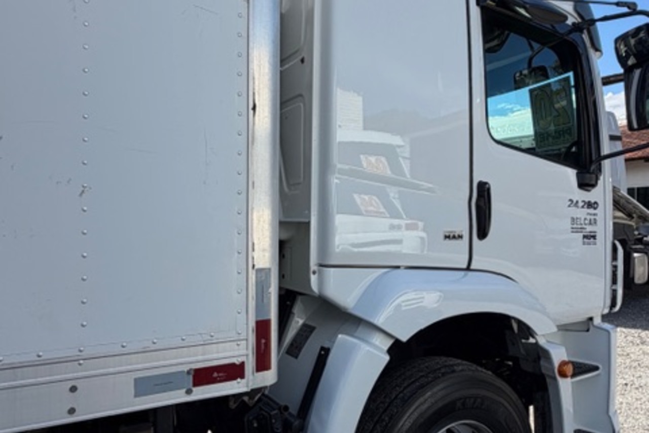Volkswagen 24-280 E Constellation 6x2 - 20/20 14