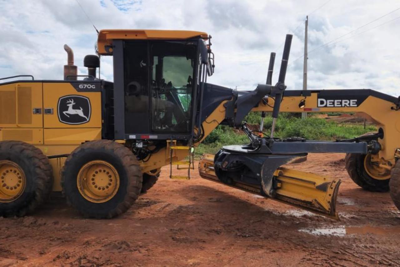 John Deere 670G - 21/21 7