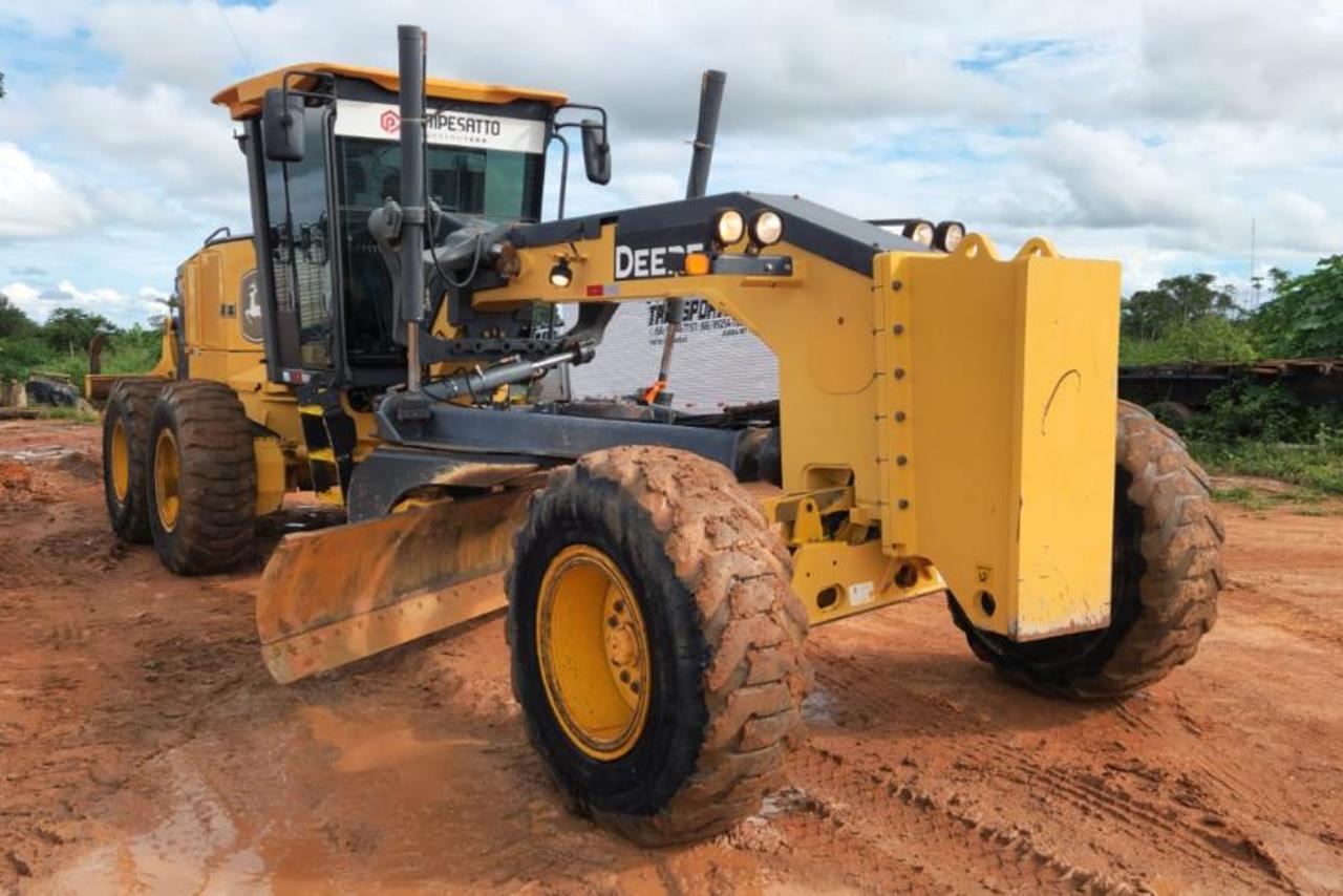 John Deere 670G - 21/21 8