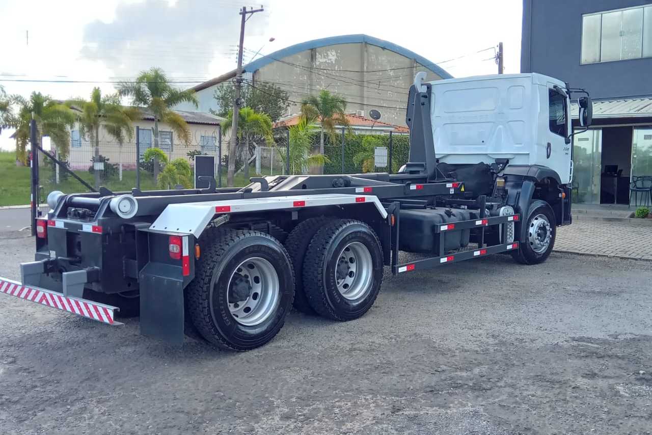 Volkswagen 31-330 E Constellation 6x4 - 22/23 9