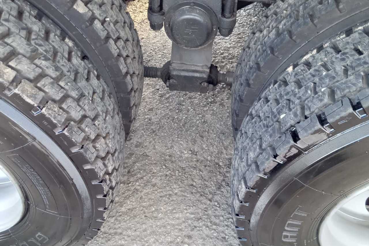 Volkswagen 31-330 E Constellation 6x4 - 22/23 11