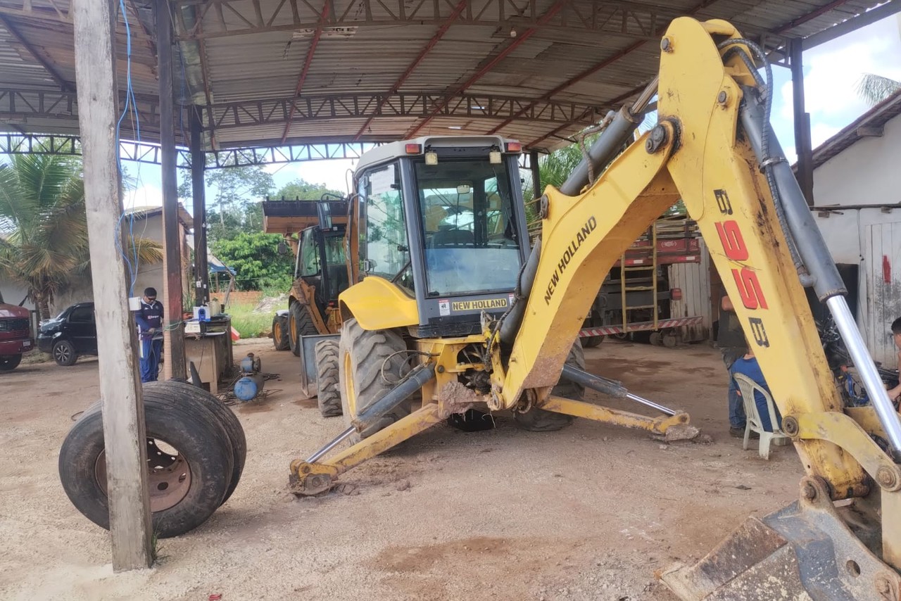 New Holland B95B - 12/12 3