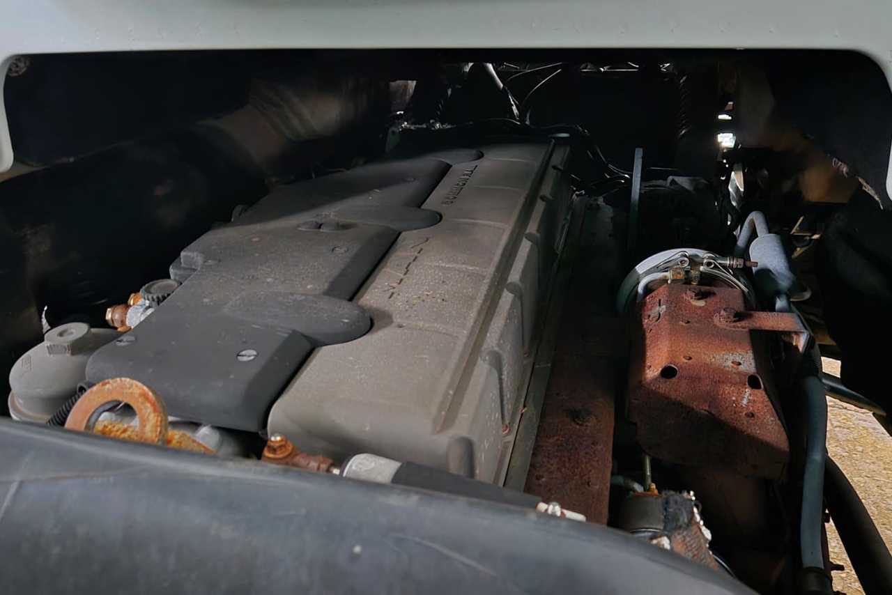 Volkswagen 31-280 E Constel. 6x4 - 13/13 3