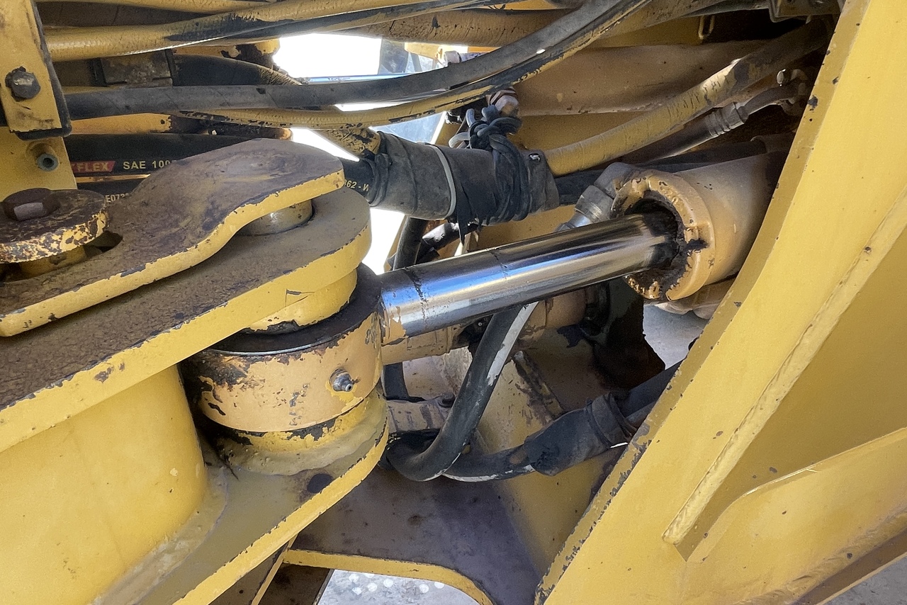 Caterpillar 938G - 98/98 15