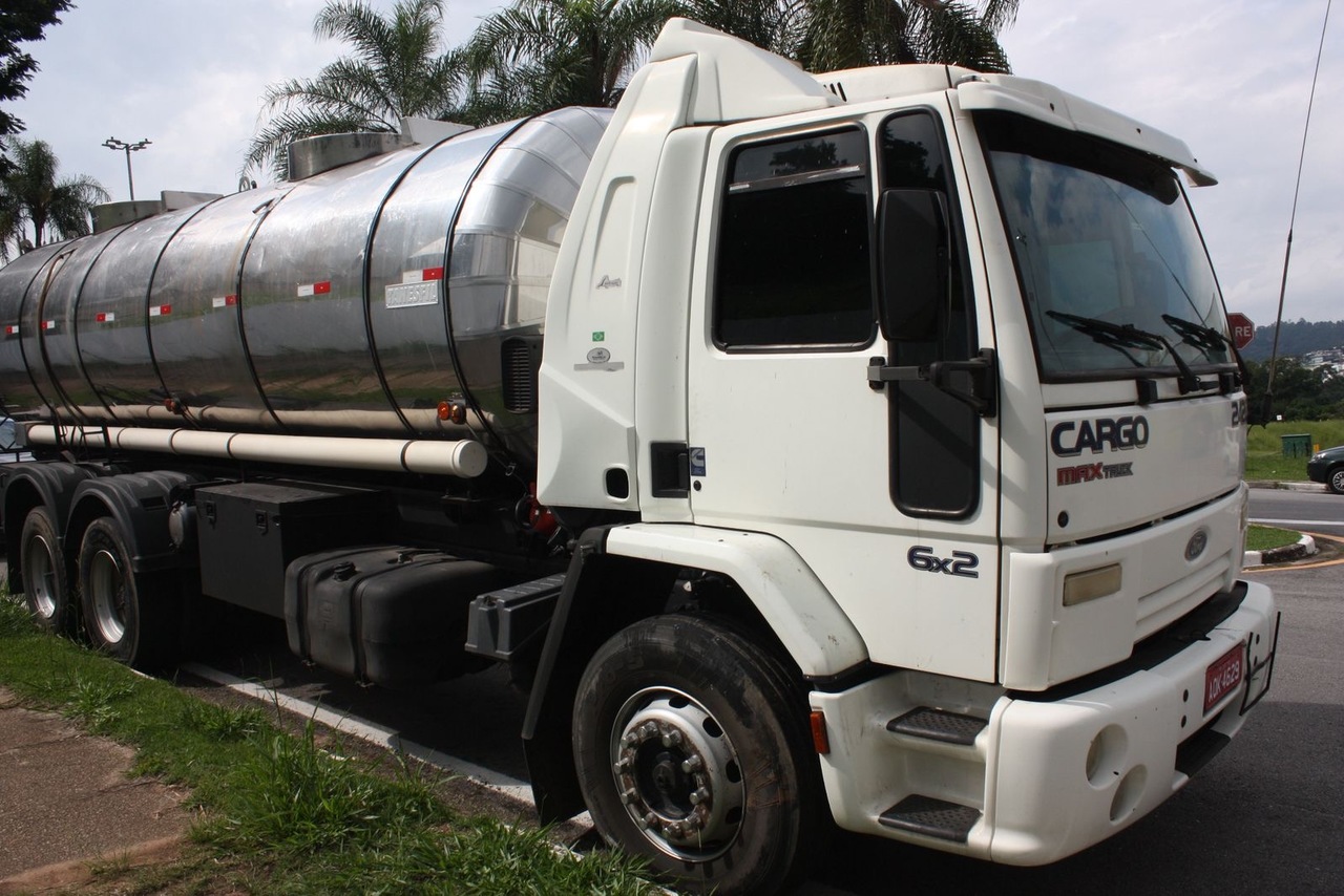 Ford Cargo2428 - 06/07 2