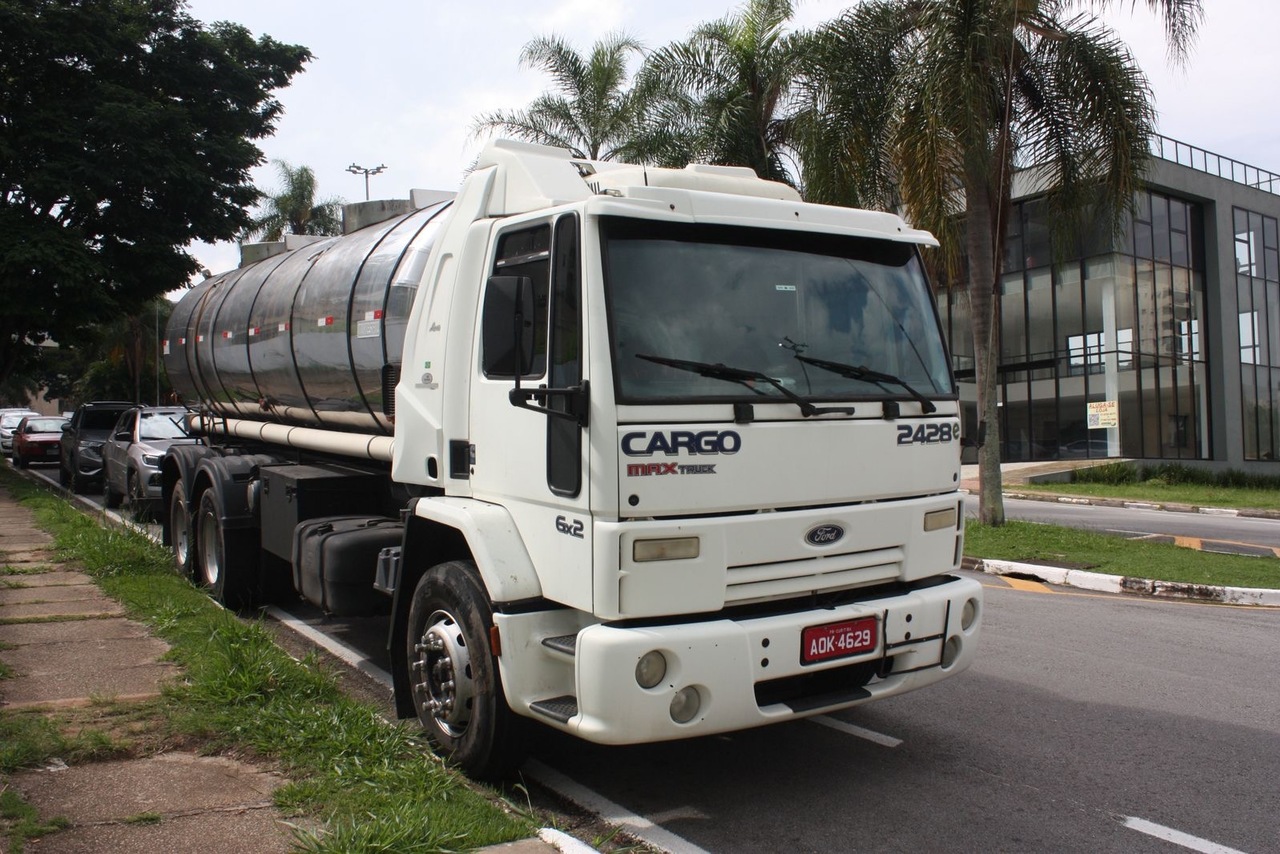 Ford Cargo2428 - 06/07 4