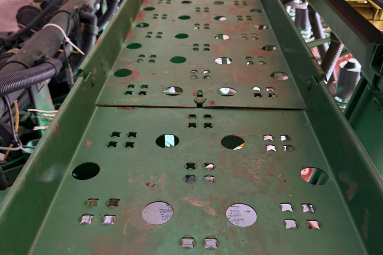 John Deere 2130 - 12/12 2