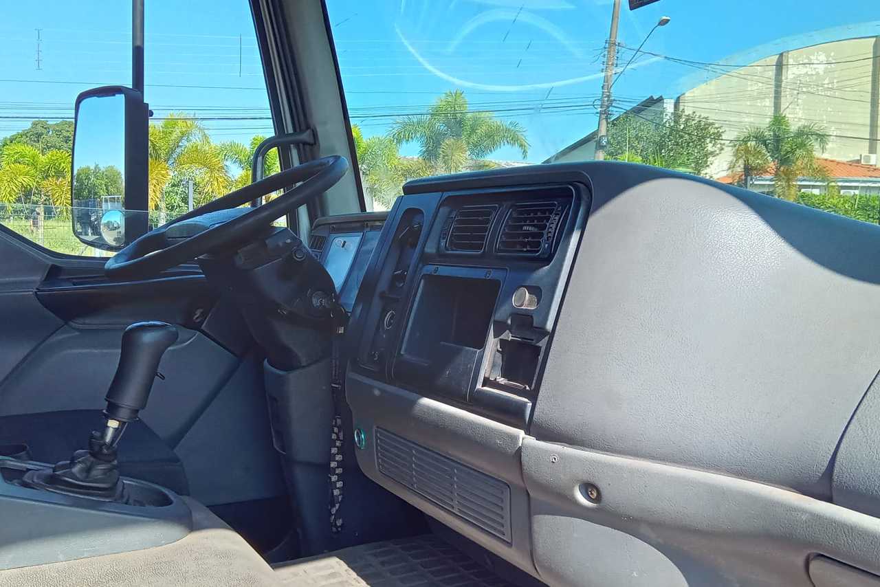 Volvo VM310 - 10/11 19