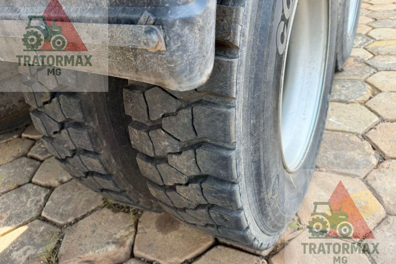 Volkswagen 31-280 E Constel. 6x4 - 16/16 5
