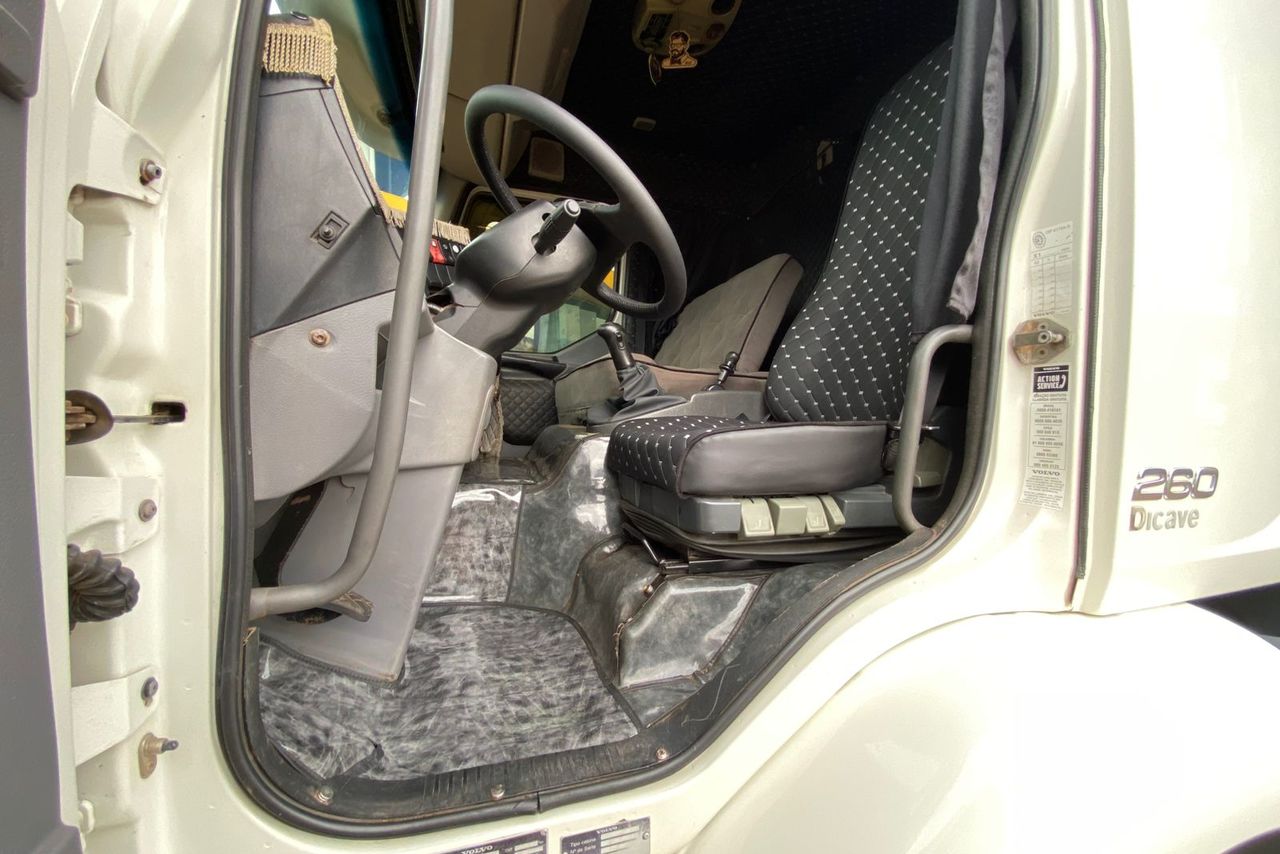 Volvo VM260 - 11/11 12