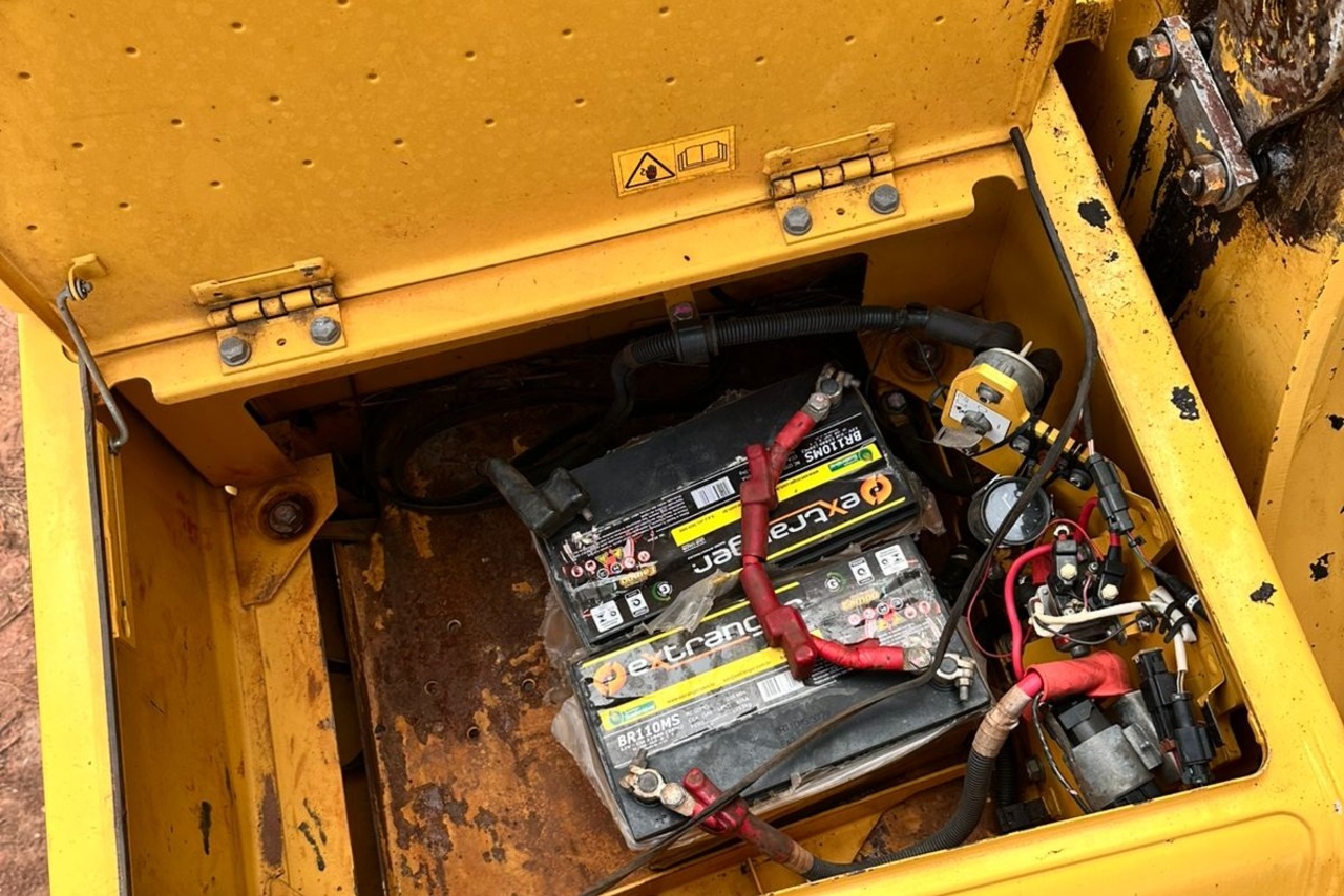 Komatsu PC210 - 21/21 13