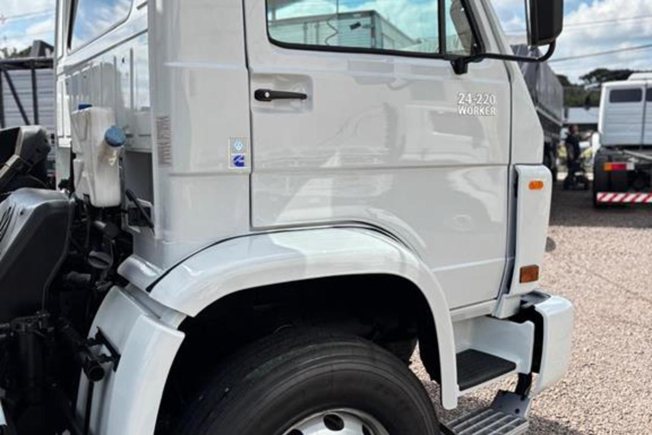 Volkswagen 24 220 - 11/11 9