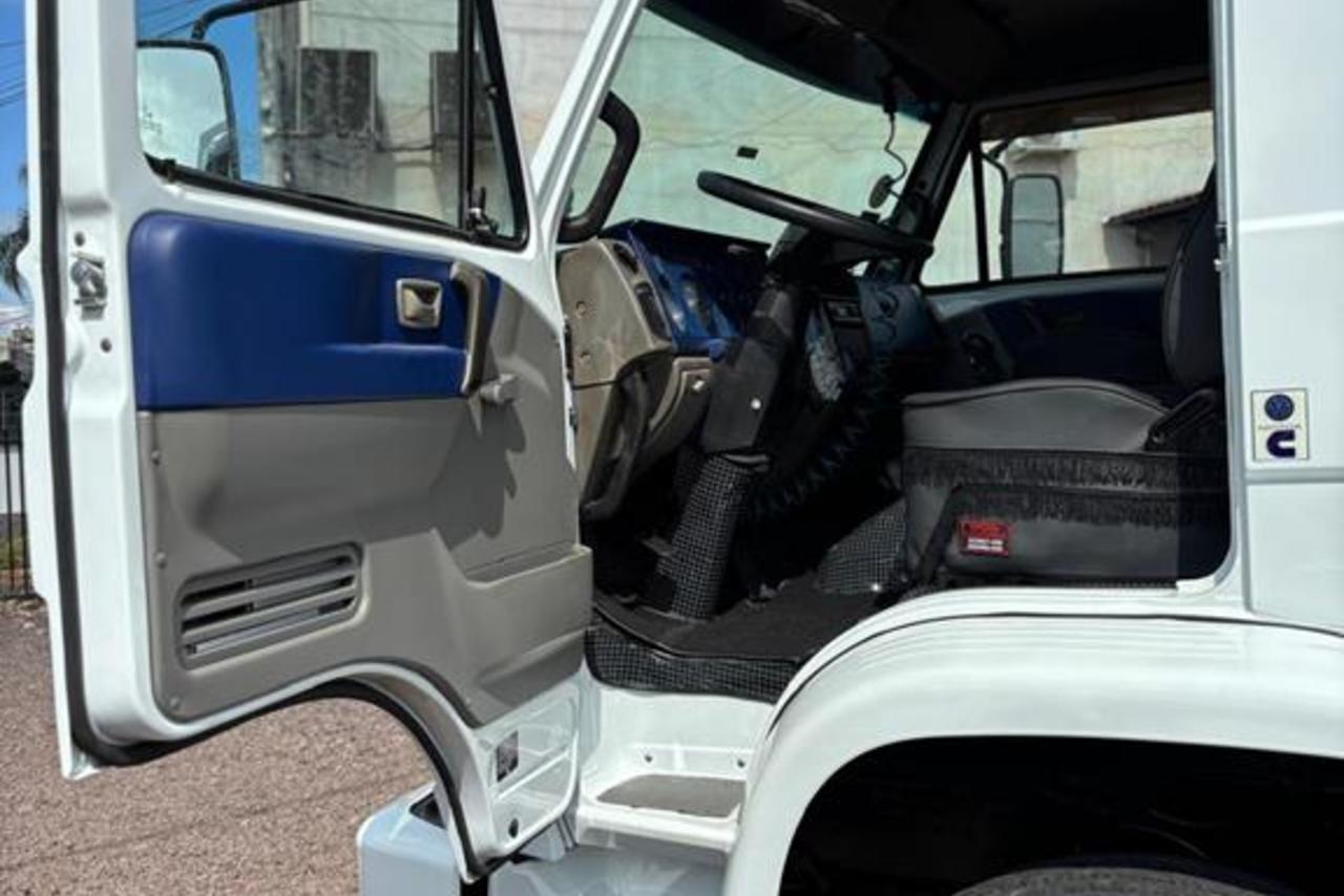 Volkswagen 24 220 - 11/11 10