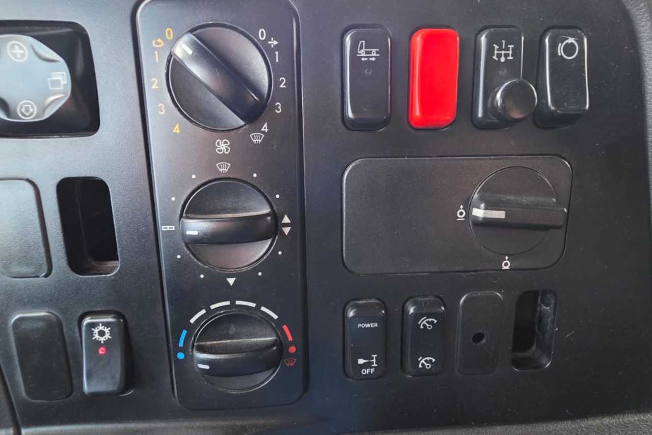 Mercedes Benz Atego 2430 - 17/18 14
