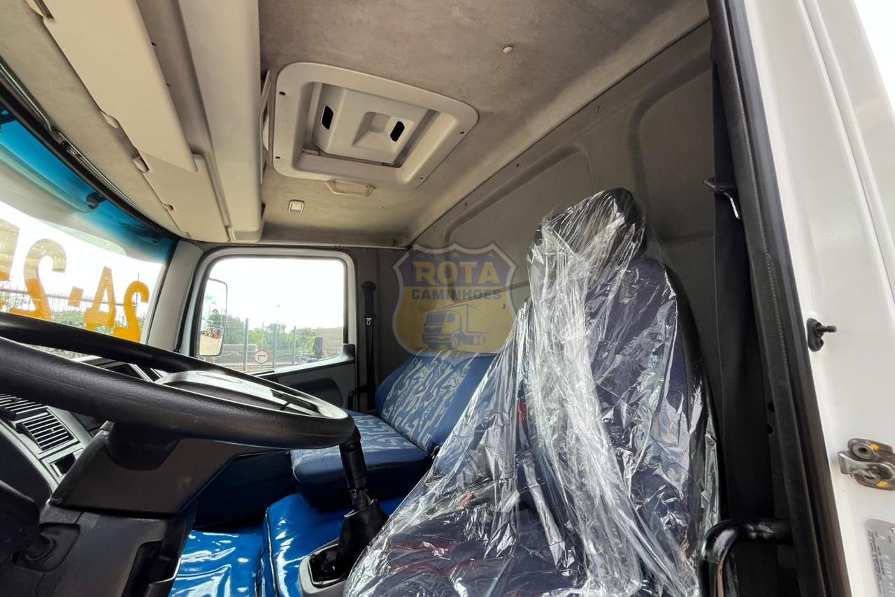 Volkswagen 24-250 E Constellation 3-Eixos - 11/12 8