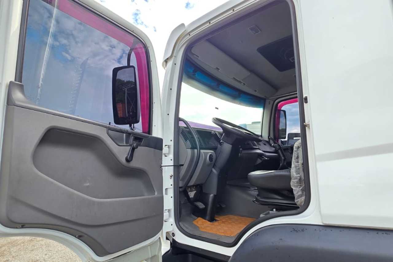 Volkswagen 24-260 Constellation 6x2 - 21/22 17