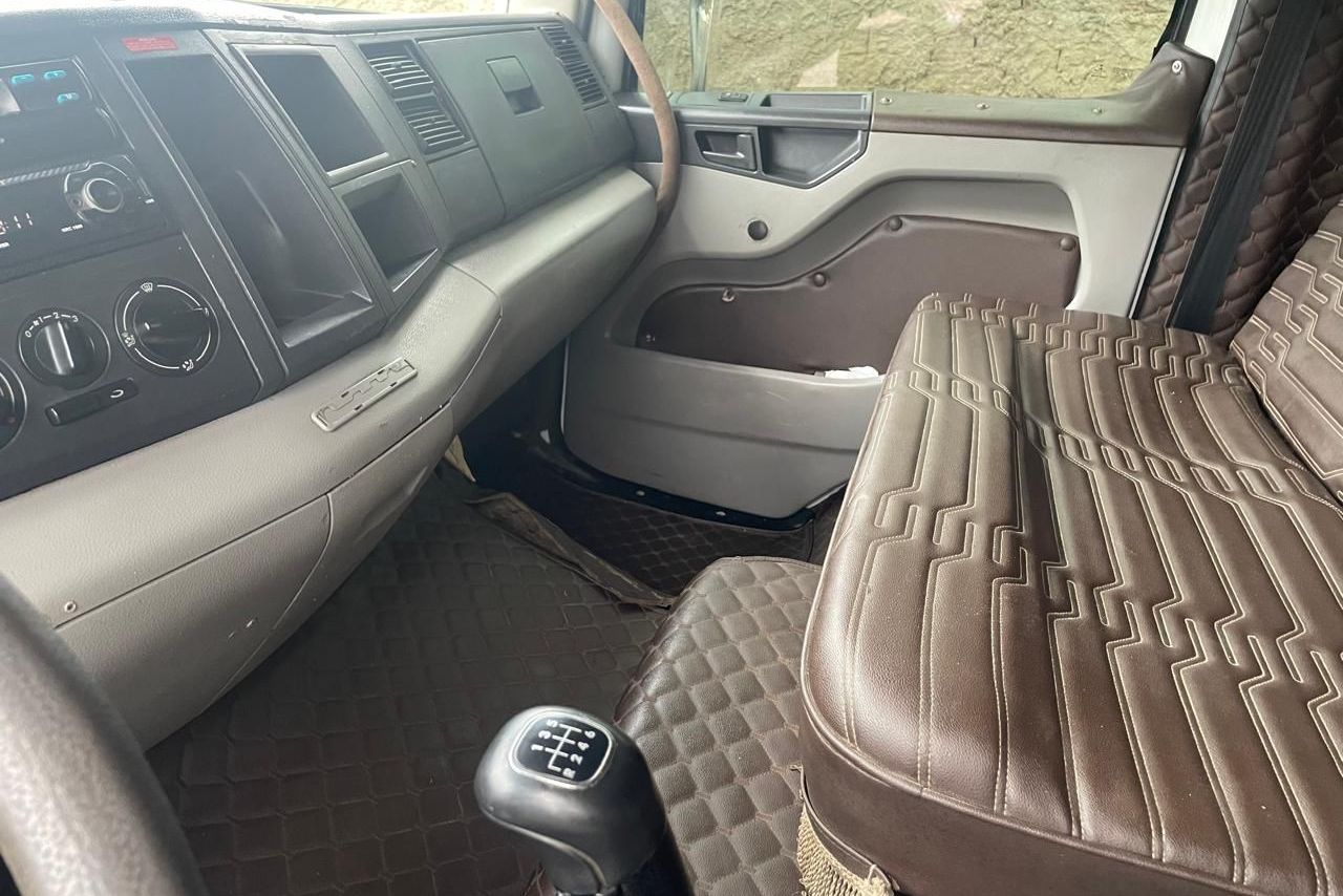 Volkswagen 24-250 E Constellation 3-Eixos - 07/07 3