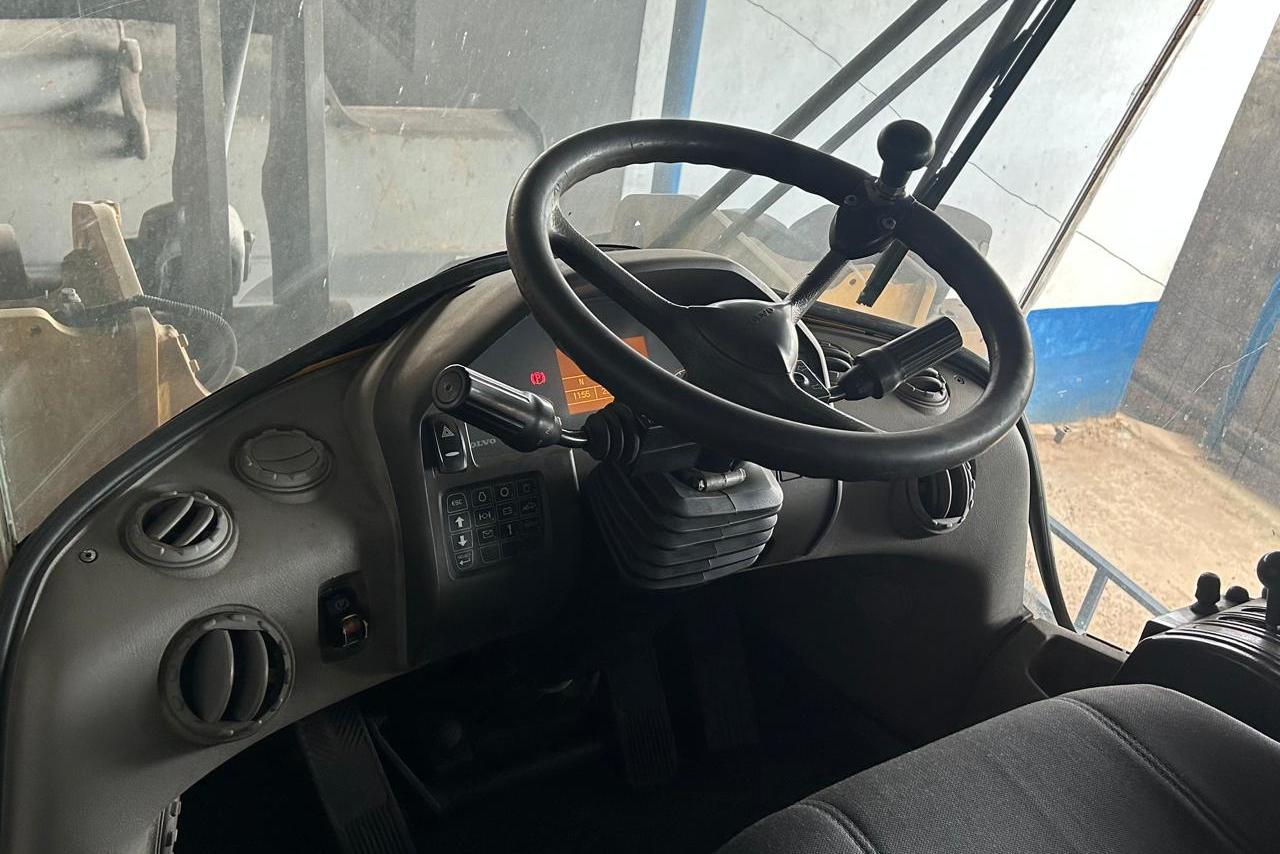 Volvo L90F - 15/15 6