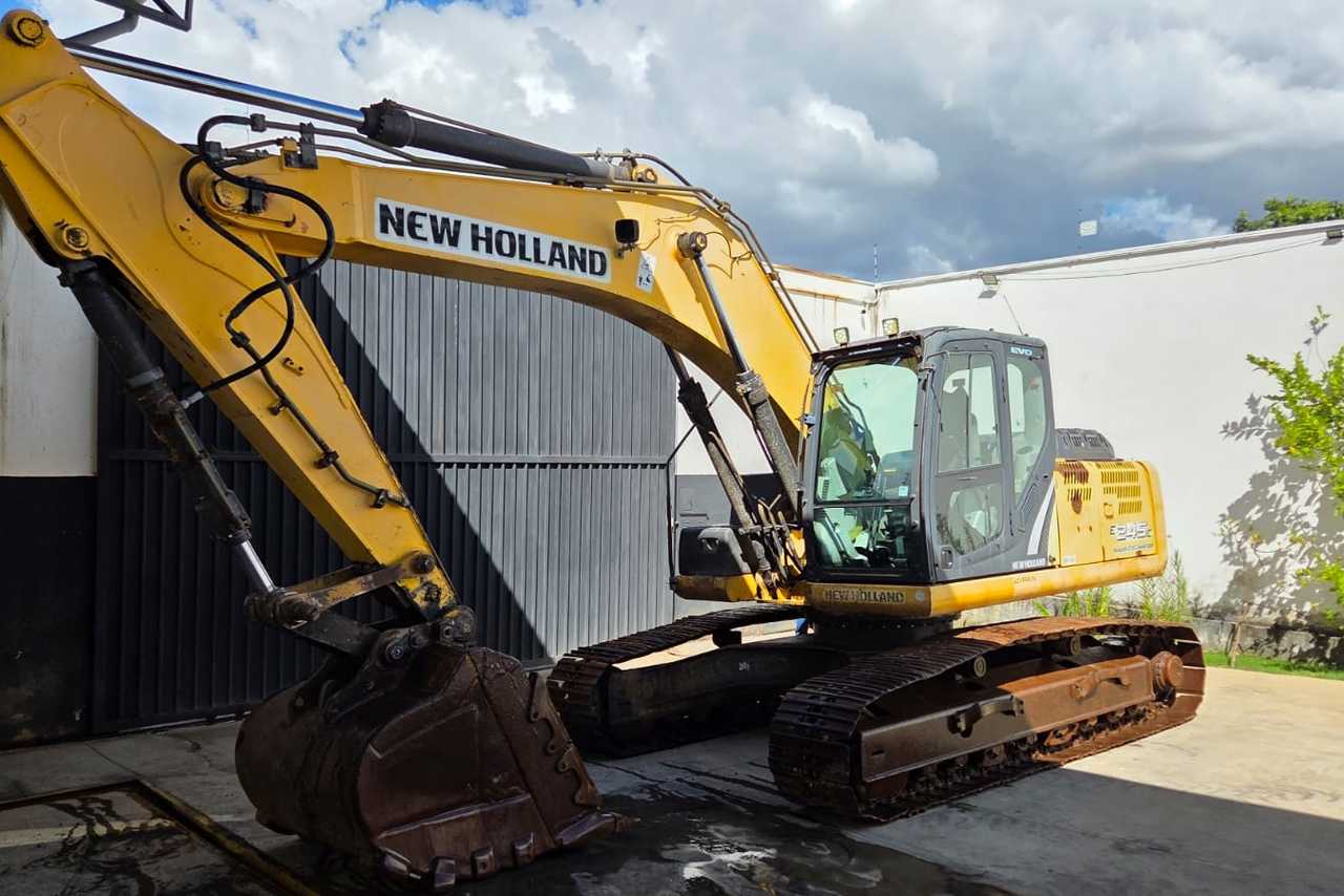 New Holland E245 - 16/16 2