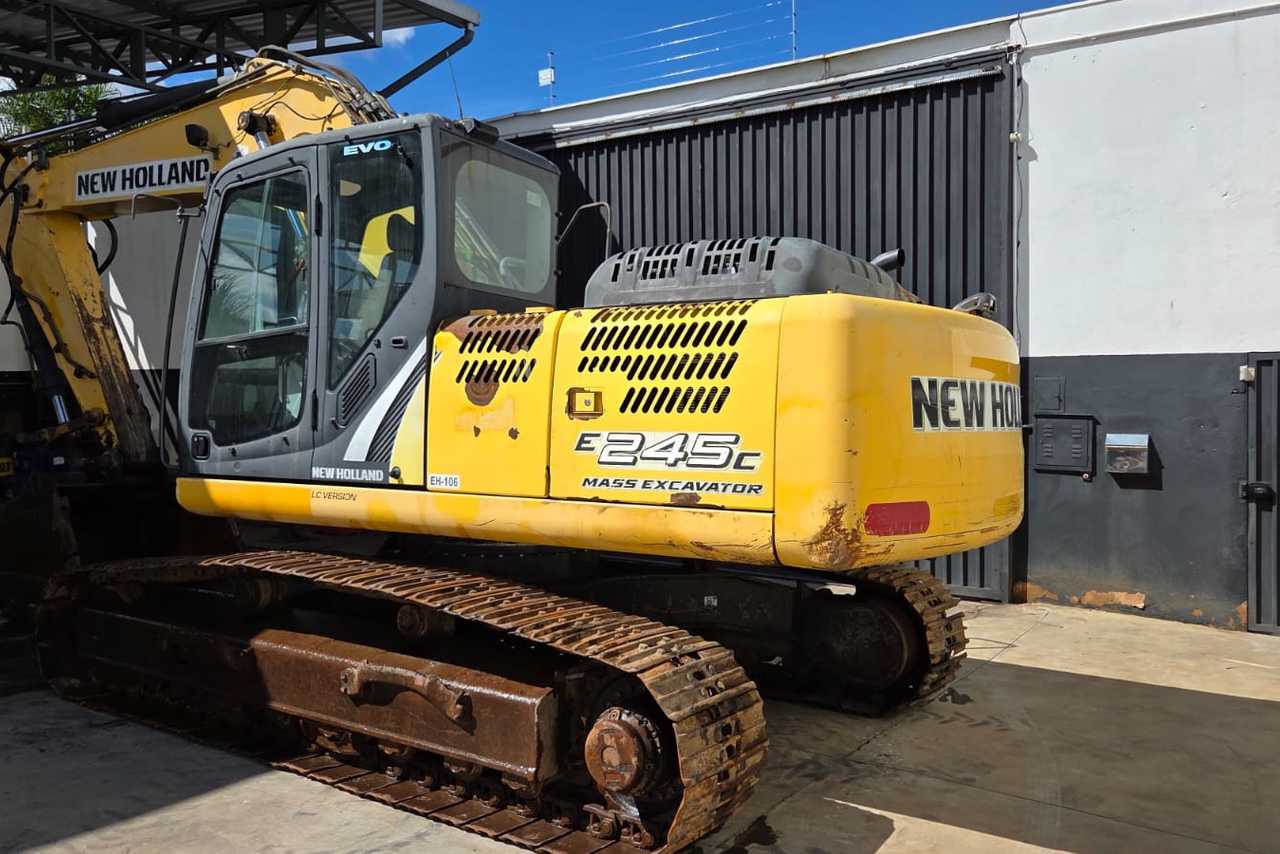 New Holland E245 - 16/16 4