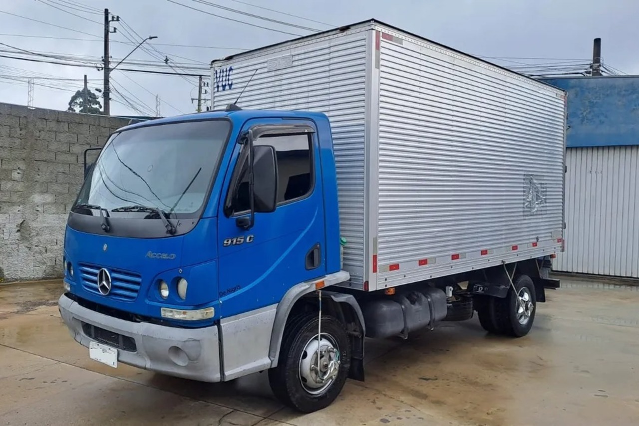 Mercedes Benz Accelo 915 - 10/10 14
