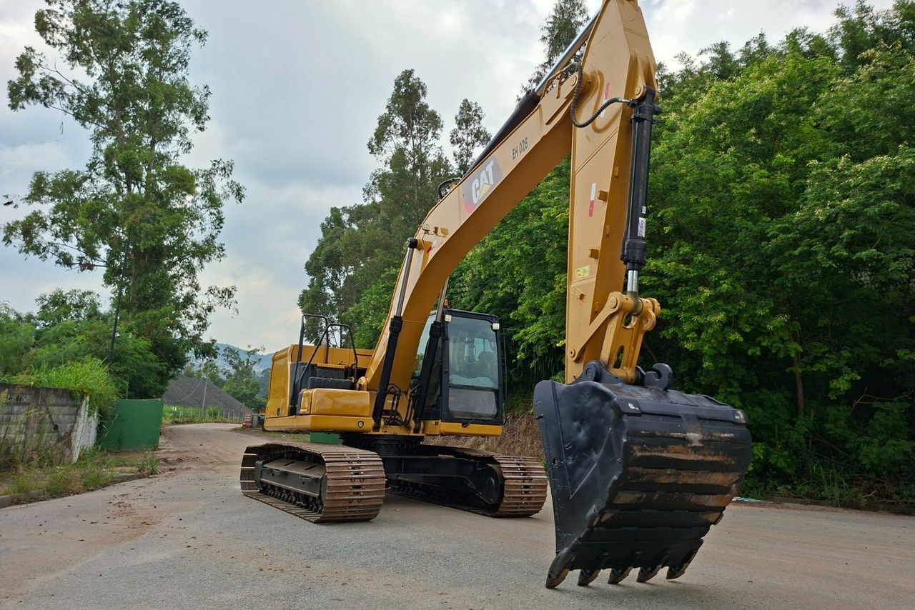 Caterpillar  320 - 18/18 3