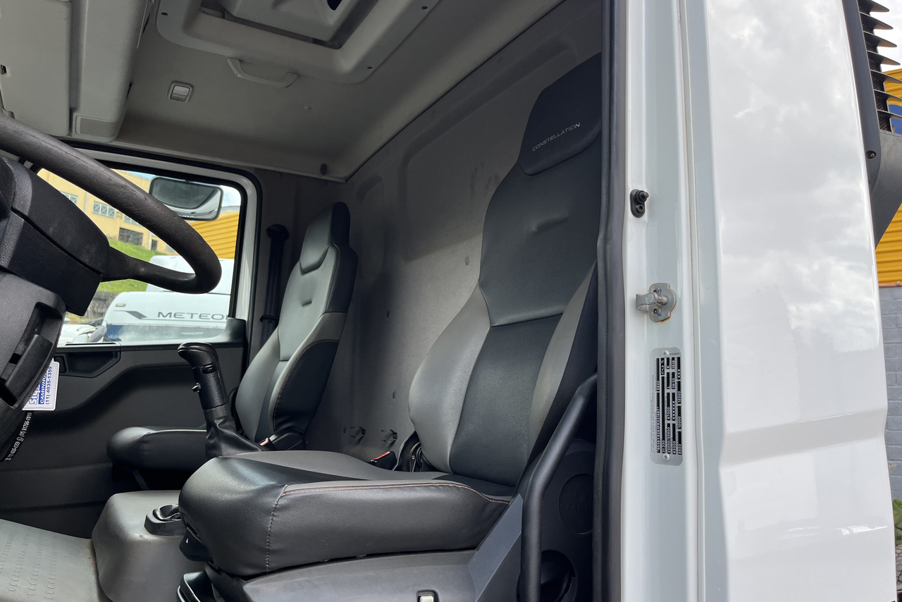 Volkswagen 31-330 E Constellation 6x4 - 22/23 2