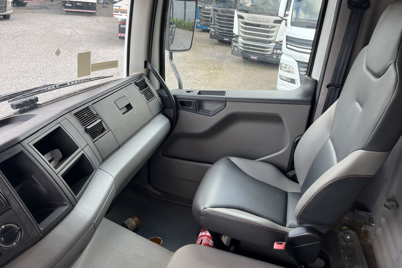 Volkswagen 31-330 E Constellation 6x4 - 22/23 3