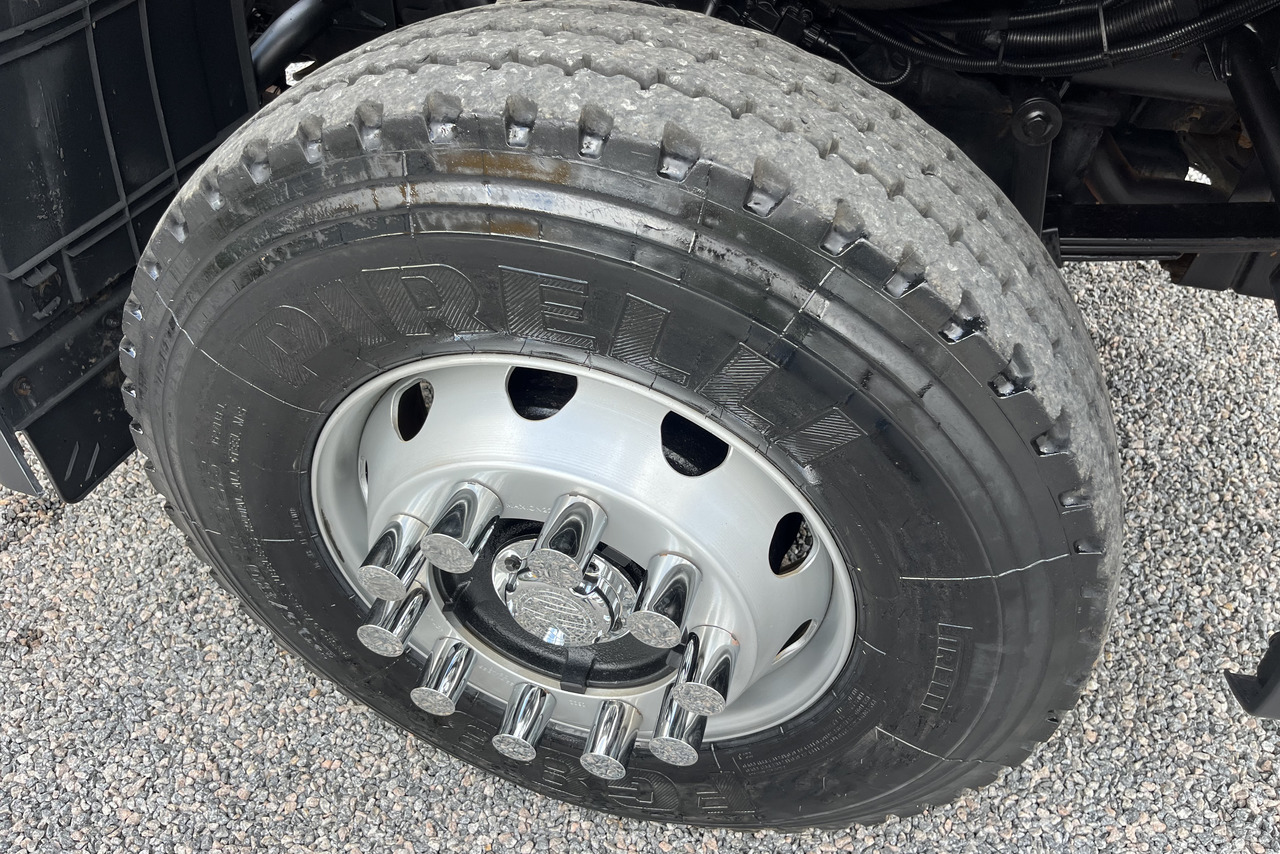 Volkswagen 31-330 E Constellation 6x4 - 22/23 8