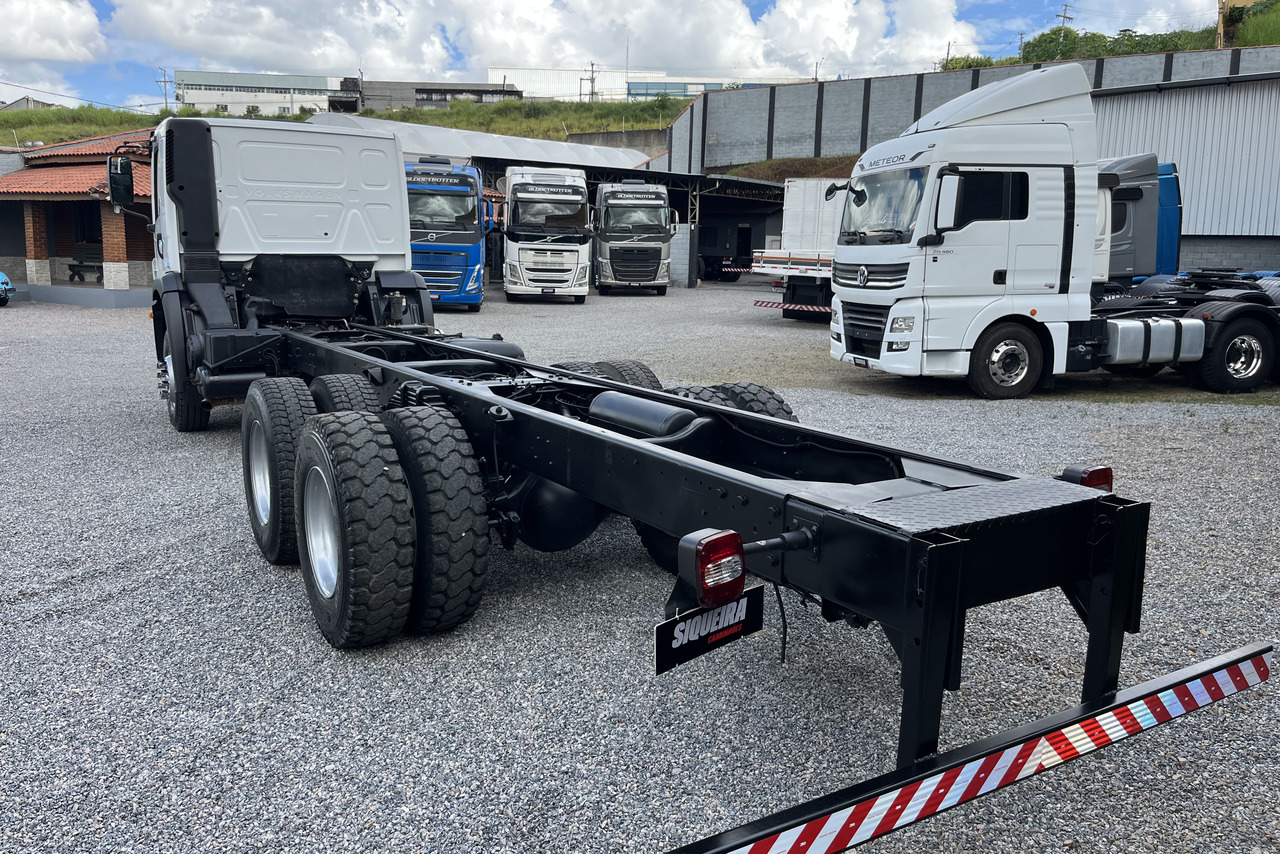 Volkswagen 31-330 E Constellation 6x4 - 22/23 9