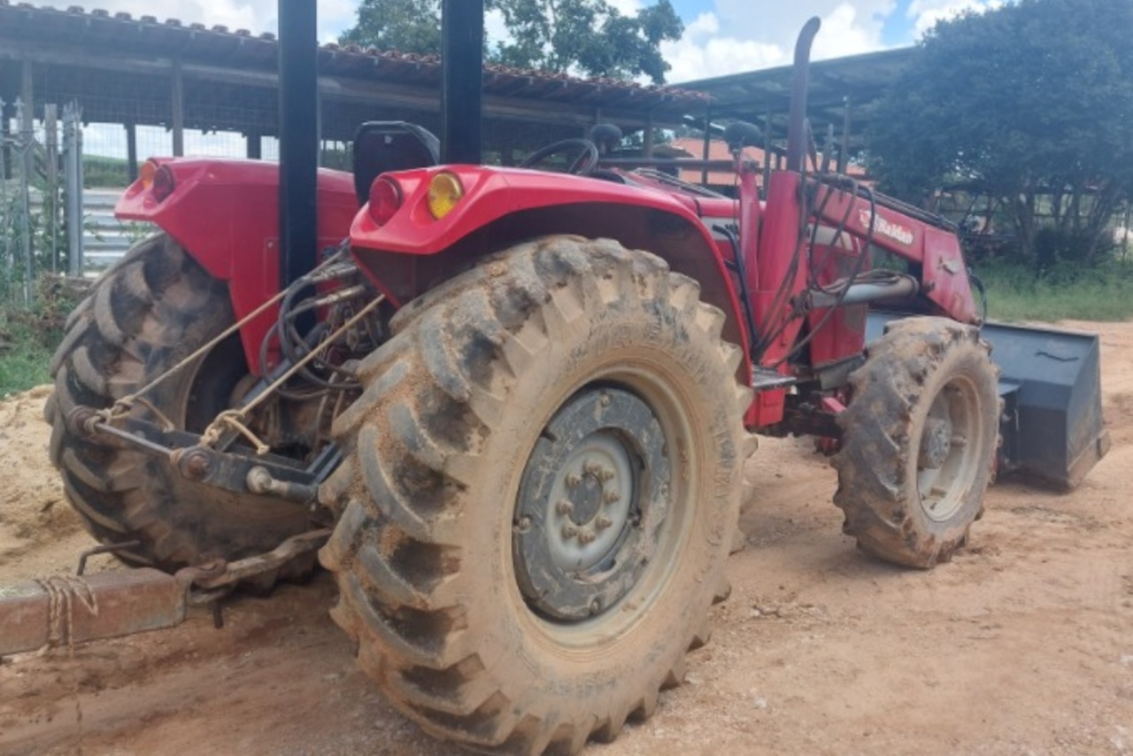Massey Ferguson 4275 - 12/12 11