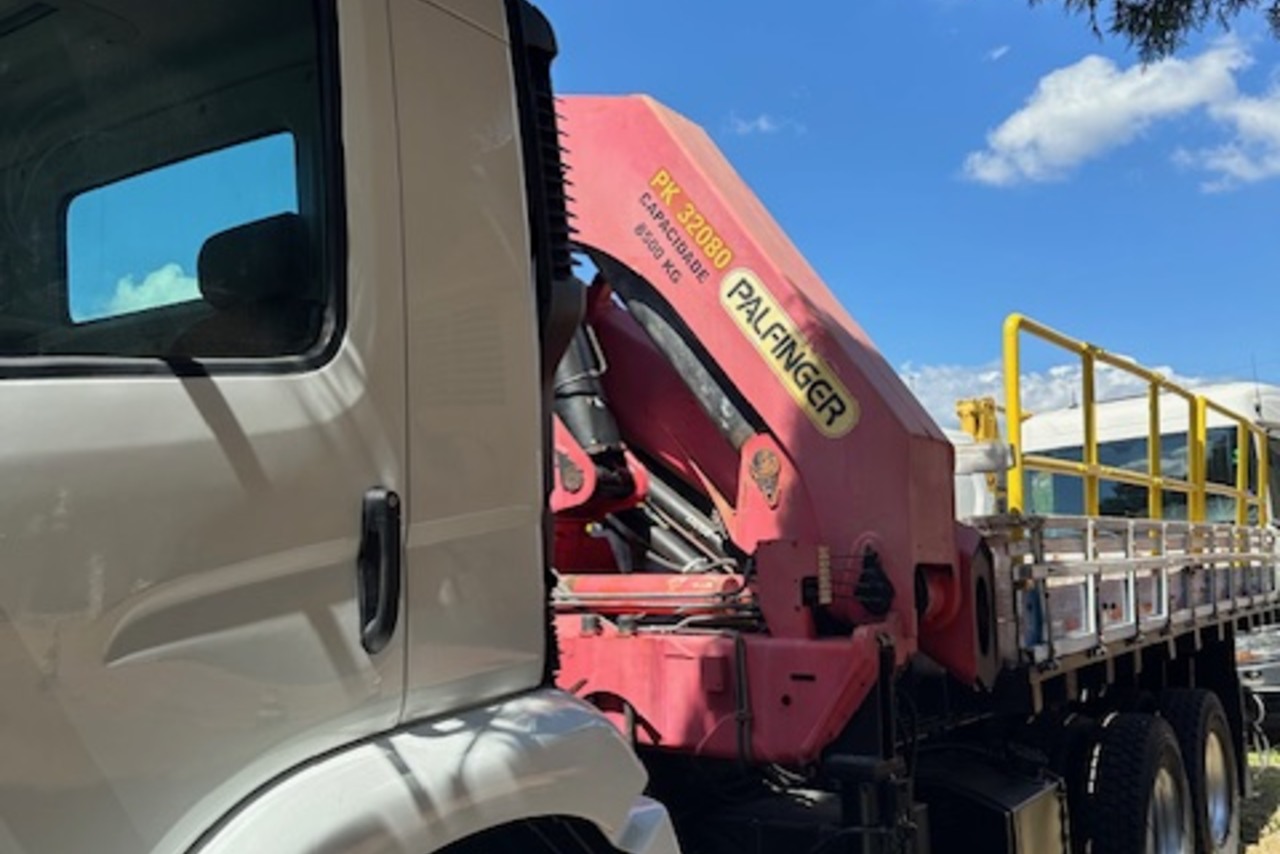 Volkswagen 31-330 E Constellation 6x4 - 13/14 5