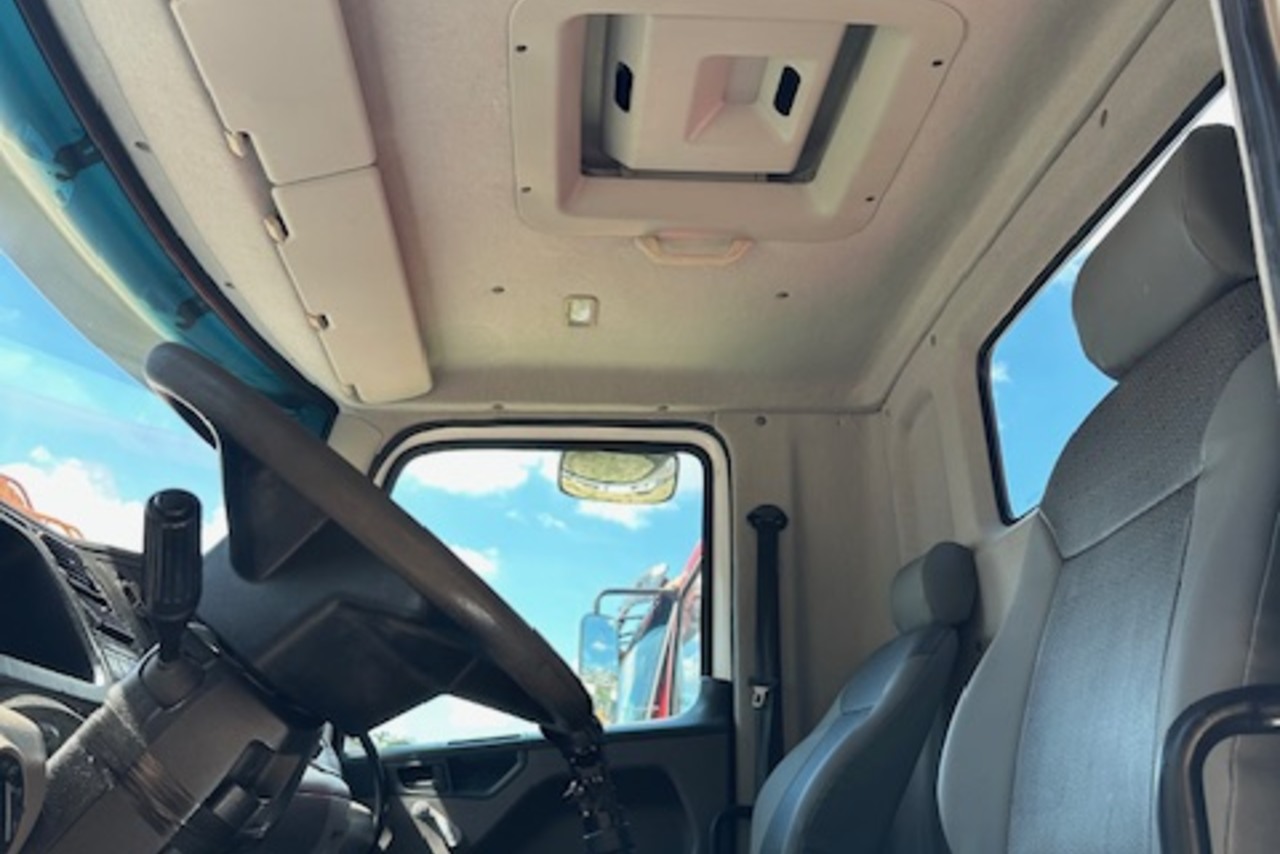 Volkswagen 31-330 E Constellation 6x4 - 13/14 6