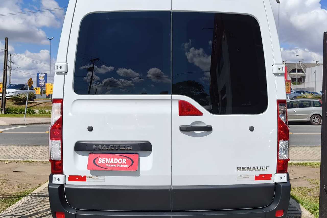 Renault Master Minibus - 23/24 3