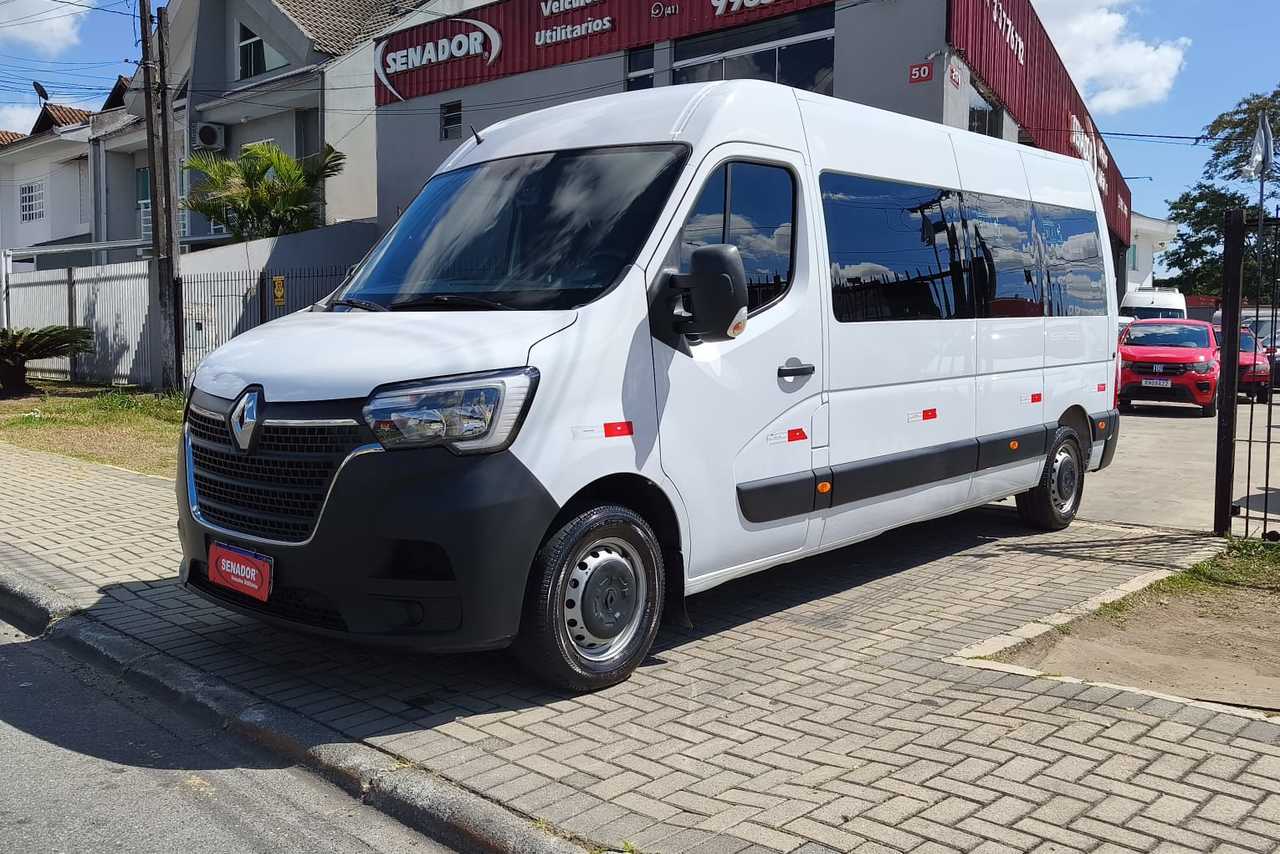 Renault Master Minibus - 23/24 5
